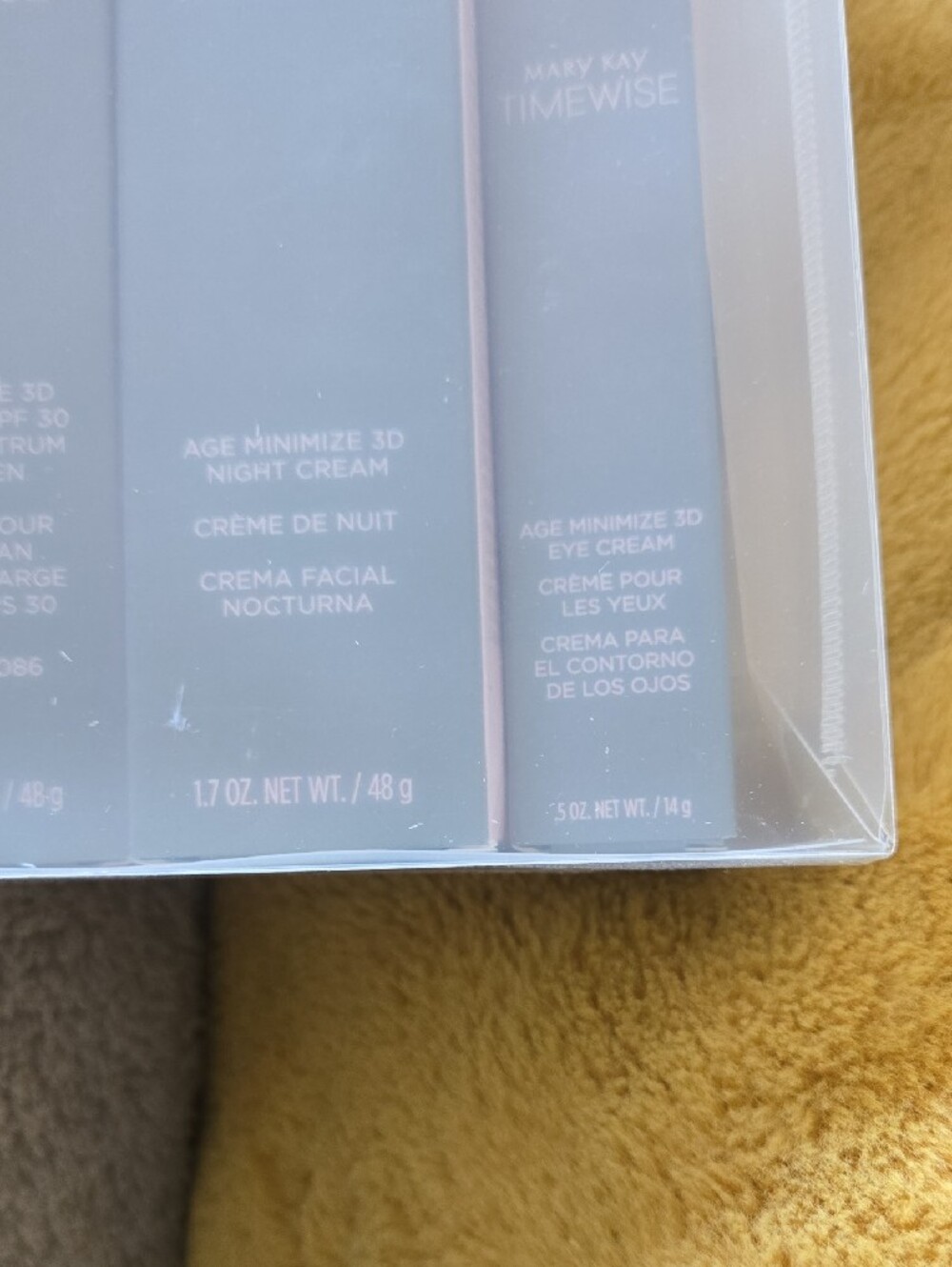 Mary Kay TimeWise 3D Skincare Set in Soft Pink and Light Gray - Picture 4 of 4
